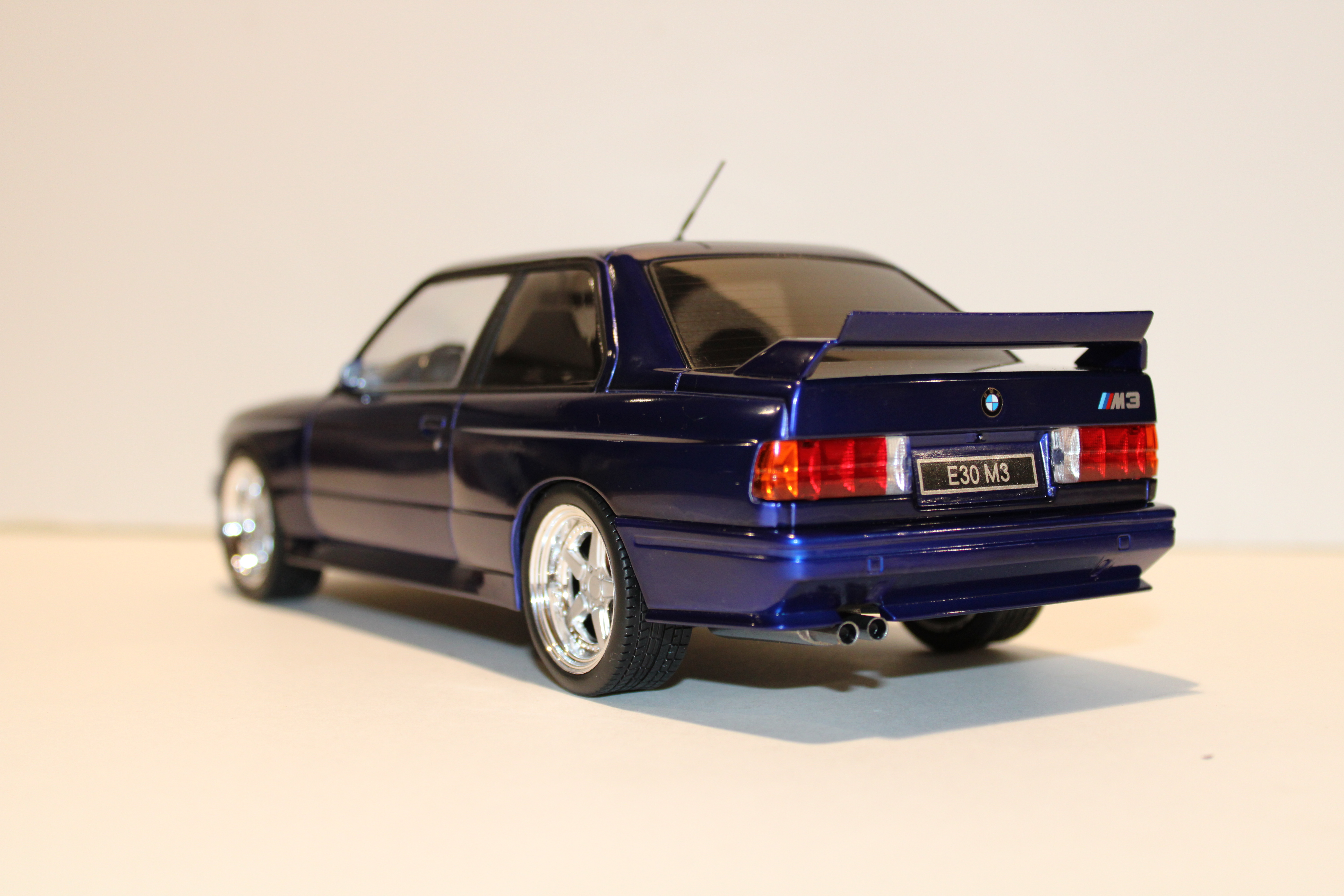 BMW E30 M3 1989 IXO 1/18°
