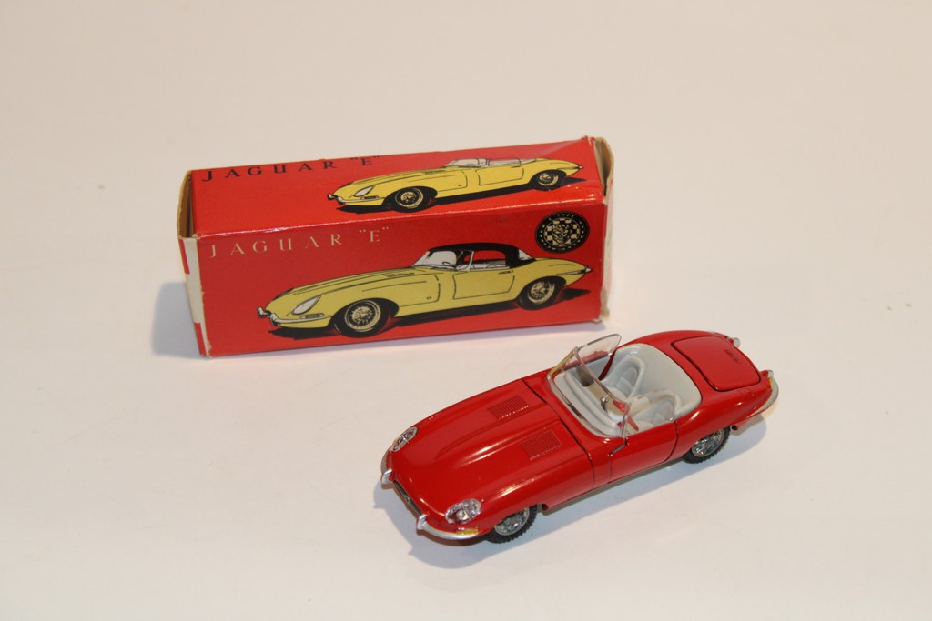 JAGUAR TYPE E ROUGE CABRIOLET 1961 TEKNO 1/43°