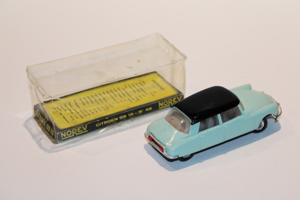 CITROEN DS 19 VERT PASTEL 1965 NOREV 1/43°