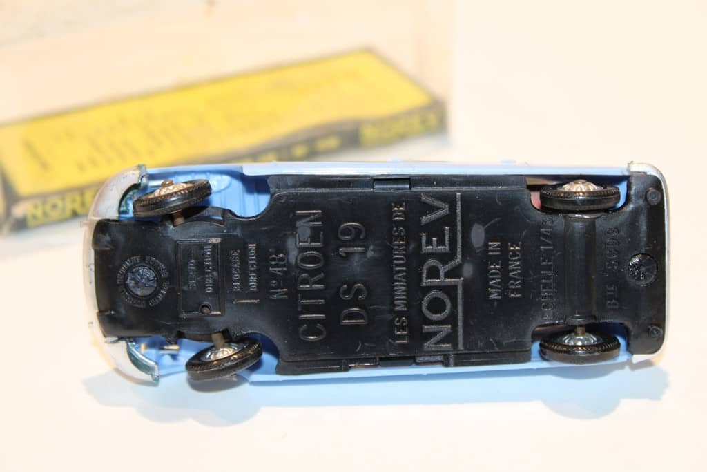Norev Citroën DS 19 N°48 - 1:43 - Beige/noir - Années 50/60 - Occasion