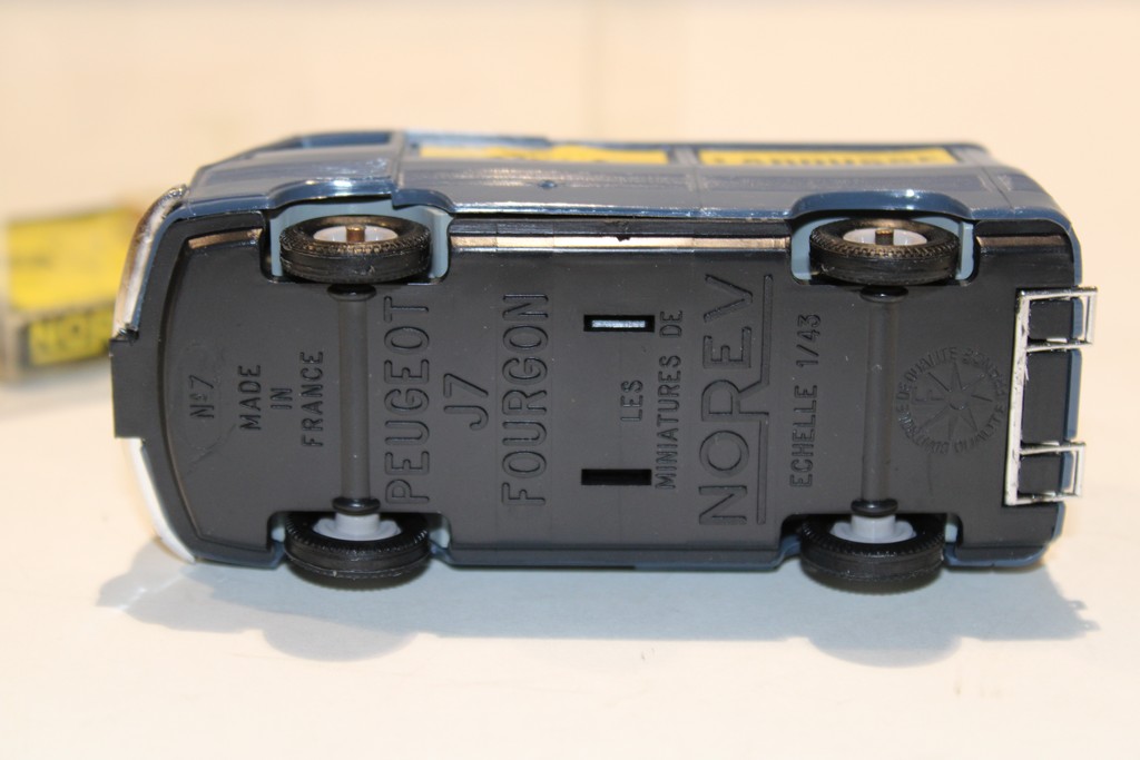 PEUGEOT J7 FOURGON TOLE LAROUSSE 1960 NOREV 1/43°