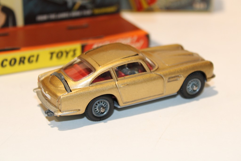 ASTON MARTIN DB5 JAMES BOND GOLDFINGER 1964 CORGI TOYS 1/43°