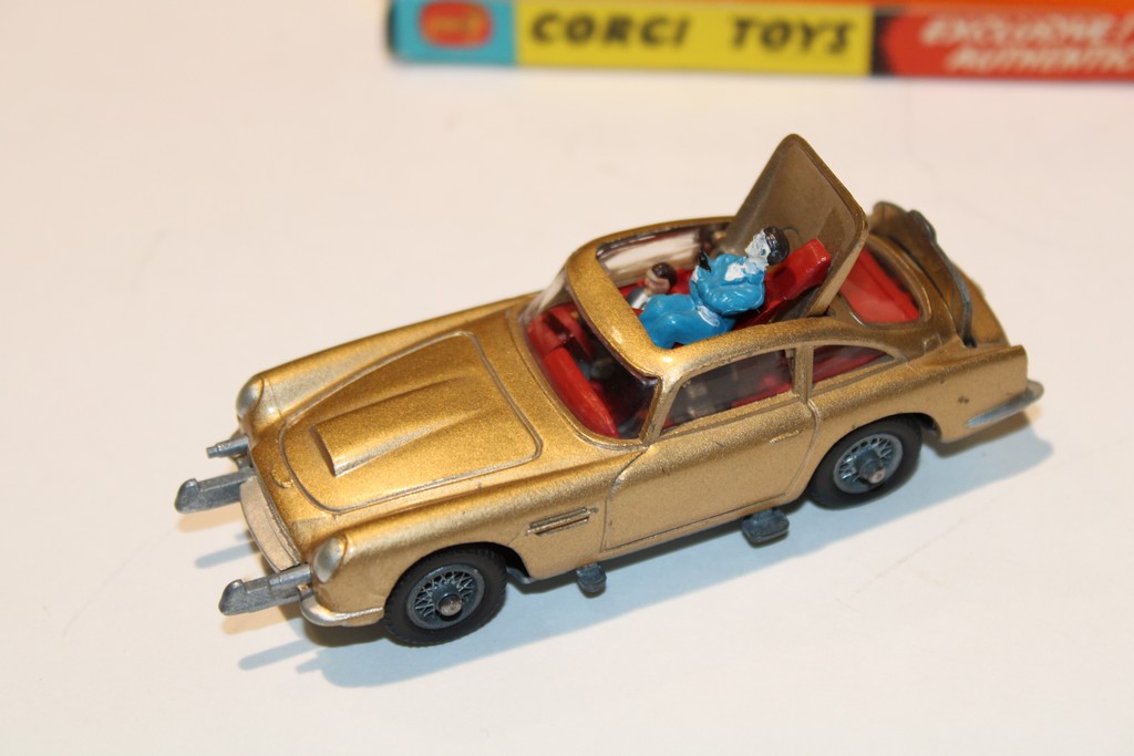 ASTON MARTIN DB5 JAMES BOND GOLDFINGER 1964 CORGI TOYS 1/43°