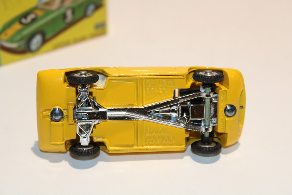 LOTUS ELAN COUPE JAUNE ET VERT 1965 CORGI 1/43°