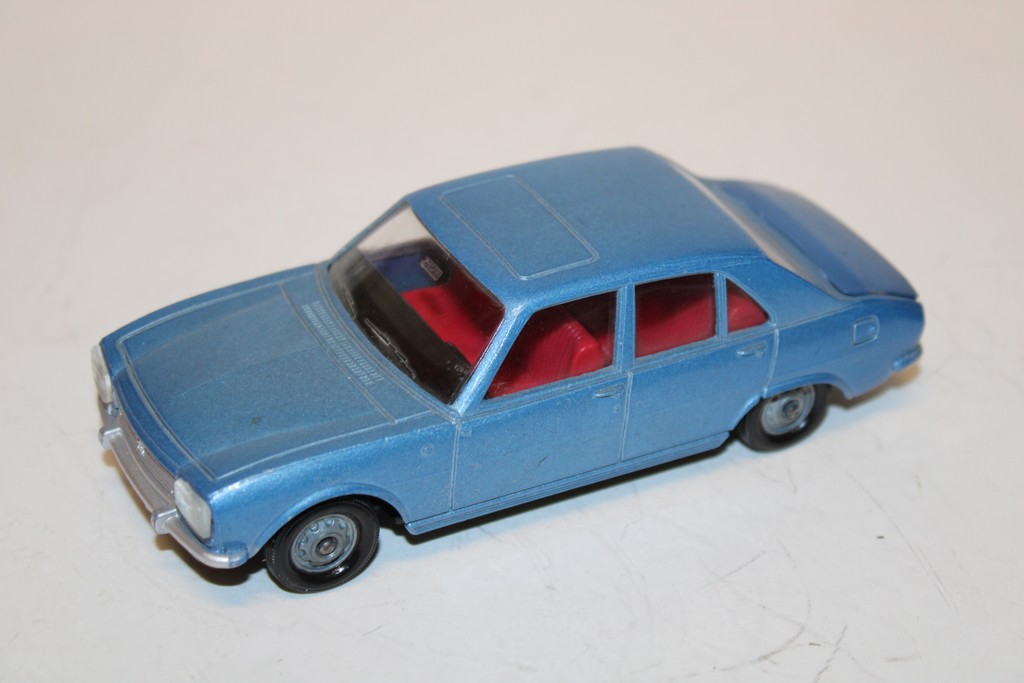 PEUGEOT 504 BLEU CIEL 1968 SOLIDO 1/32°