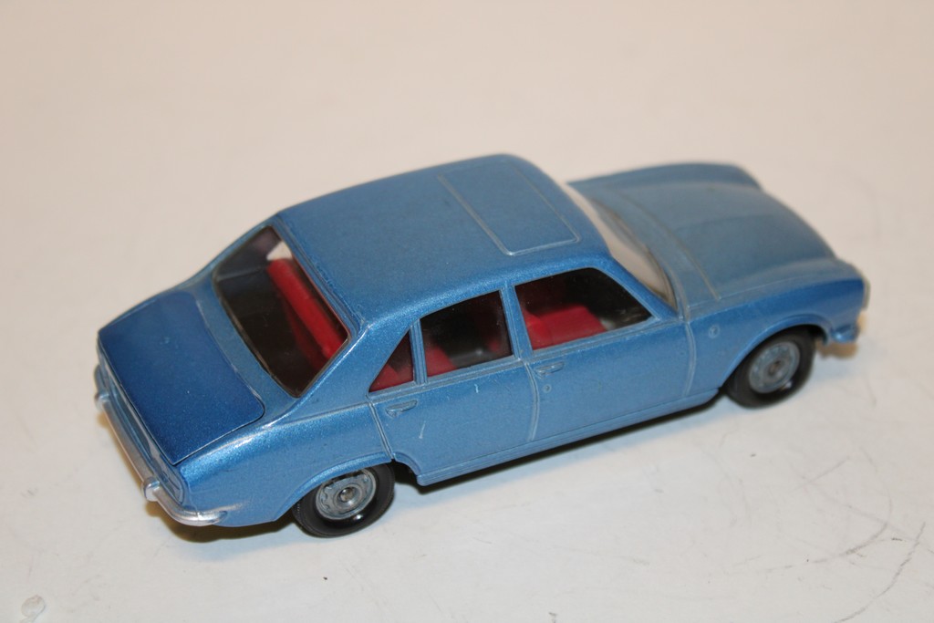 PEUGEOT 504 BLEU CIEL 1968 SOLIDO 1/32°