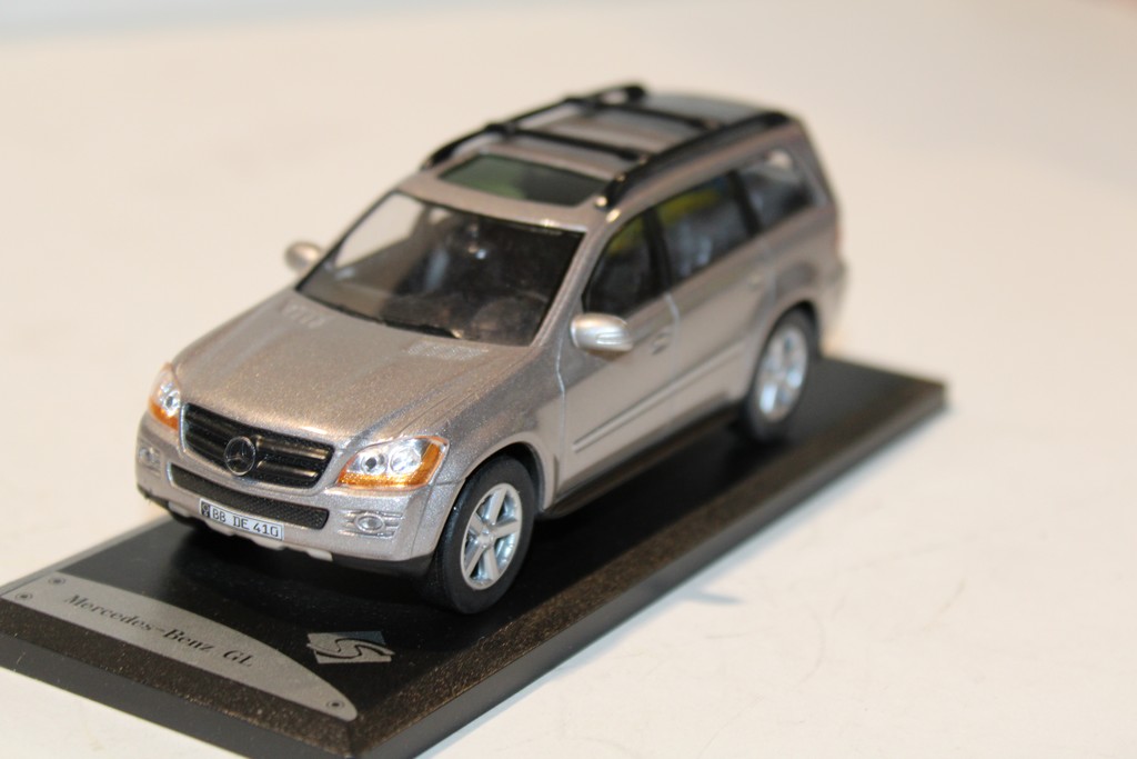 MERCEDES-BENZ GL SOLIDO 1/43°