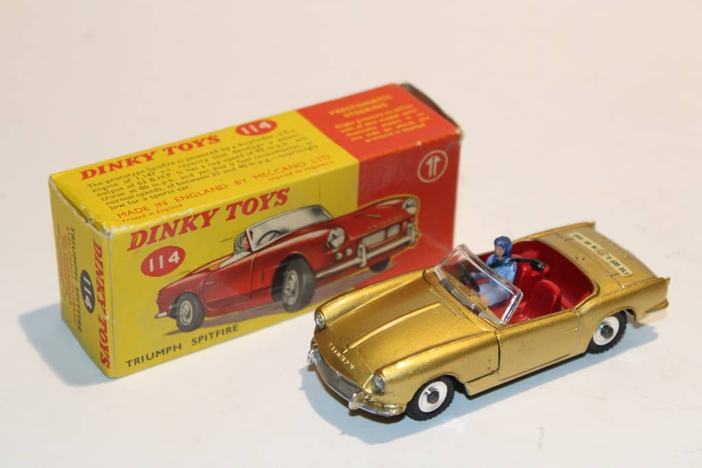 Miniature Dinky Toys 1/43 - Chevrolet Corvette Stingray 1968 - Marron - Défaut