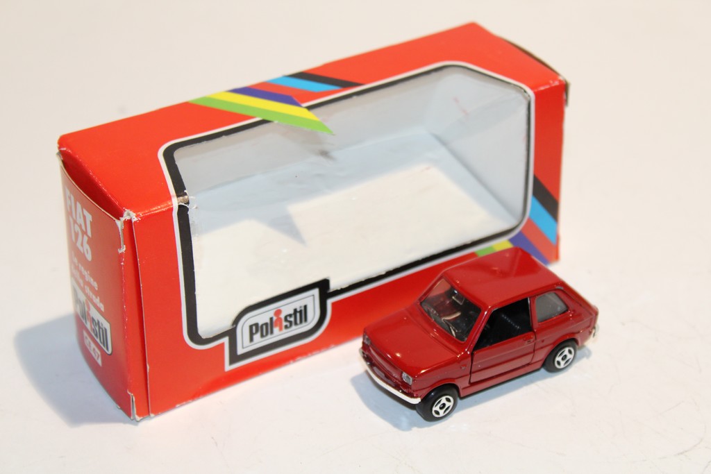 FIAT 126 ROUGE 1975 POLISTIL 1/43°