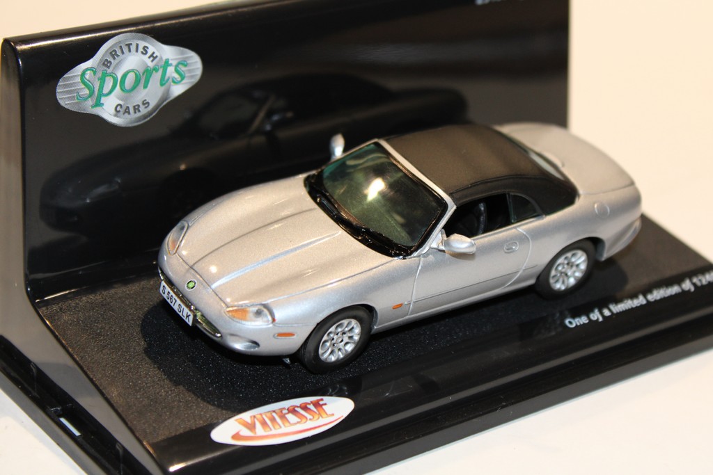 JAGUAR XK8 GREY VITESSE 1/43°