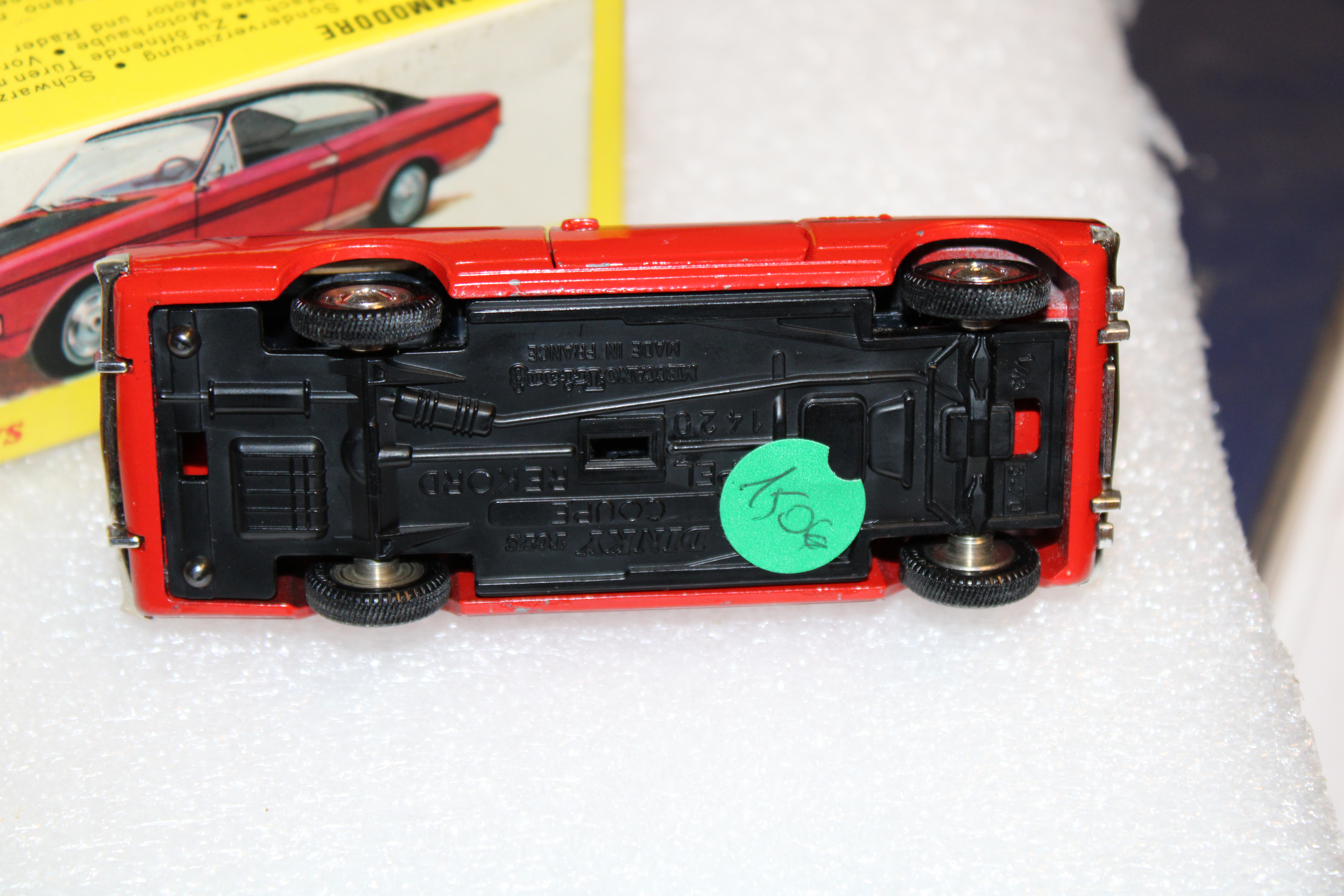 OPEL COMMODORE ROUGE 1967 DINKY TOYS 1/43°