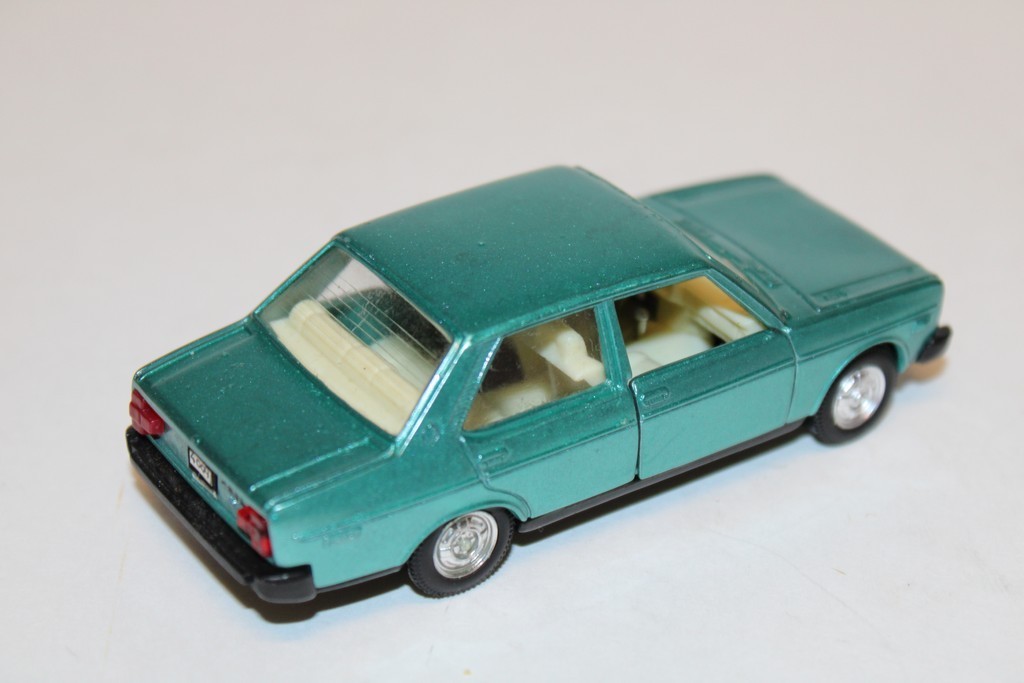 SEAT 131E VERT 1970 MIRA 1/43°