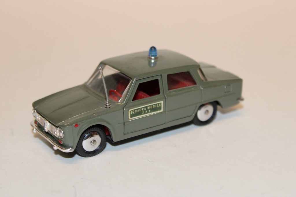 ALFA ROMEO GIULIA TI GRIS 1965 MEBETOYS 1/43°