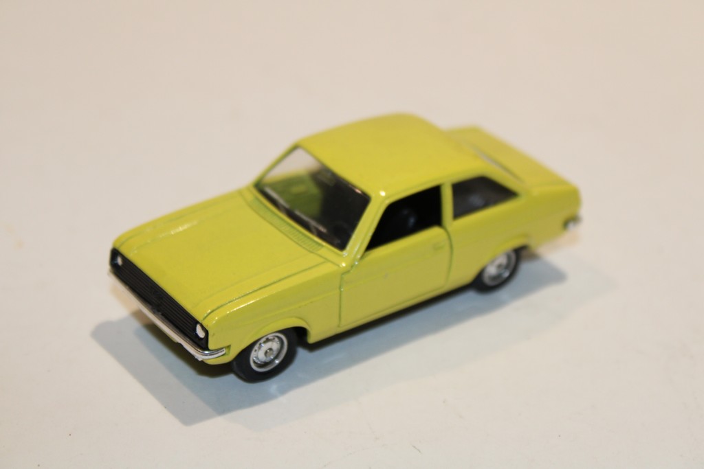 FORD ESCORT L JAUNE 1972 SOLIDO 1/43°