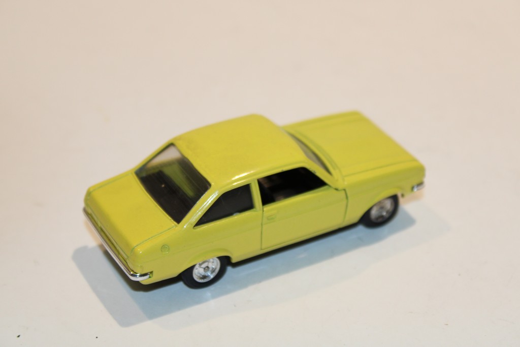 FORD ESCORT L JAUNE 1972 SOLIDO 1/43°