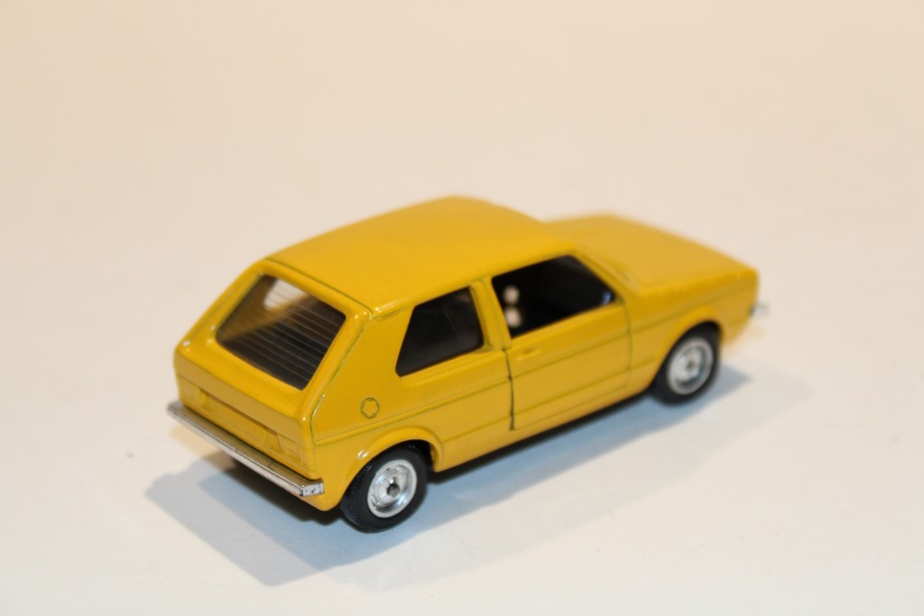 VOLKSWAGEN GOLF 1 JAUNE 1985 SOLIDO 1/43°