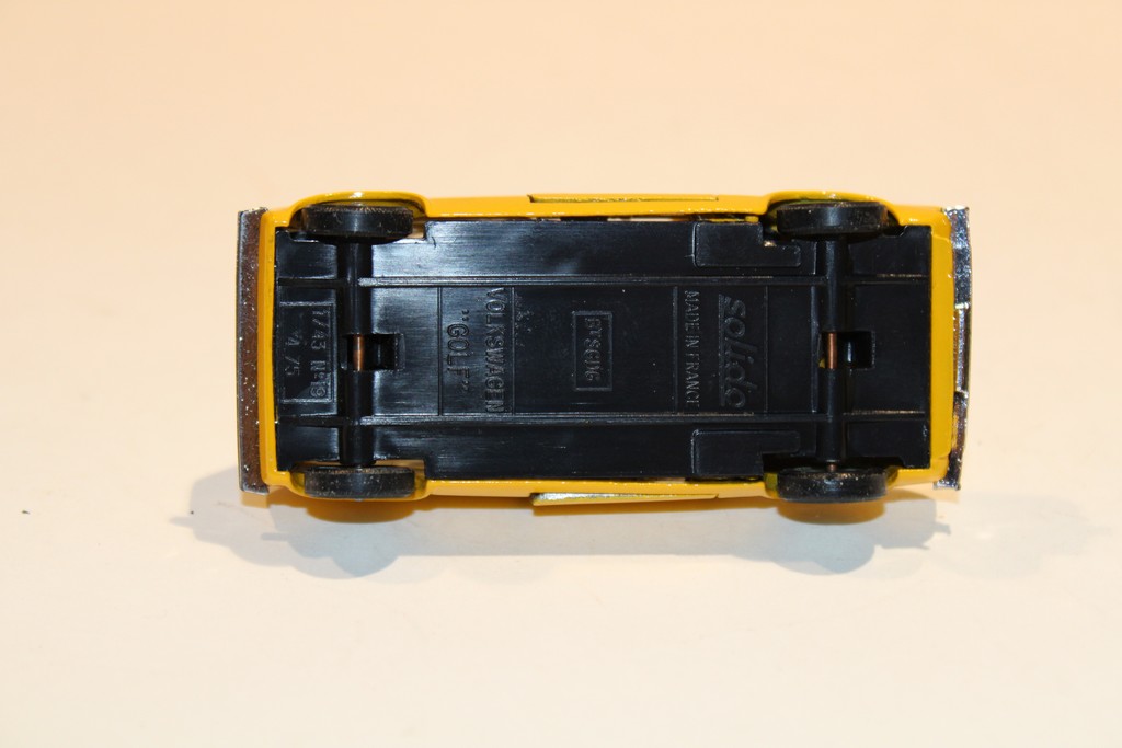 VOLKSWAGEN GOLF 1 JAUNE 1985 SOLIDO 1/43°