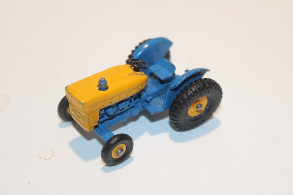 FORD TRACTEUR BLEU/JAUNE 1960 LESNEY 1/64°