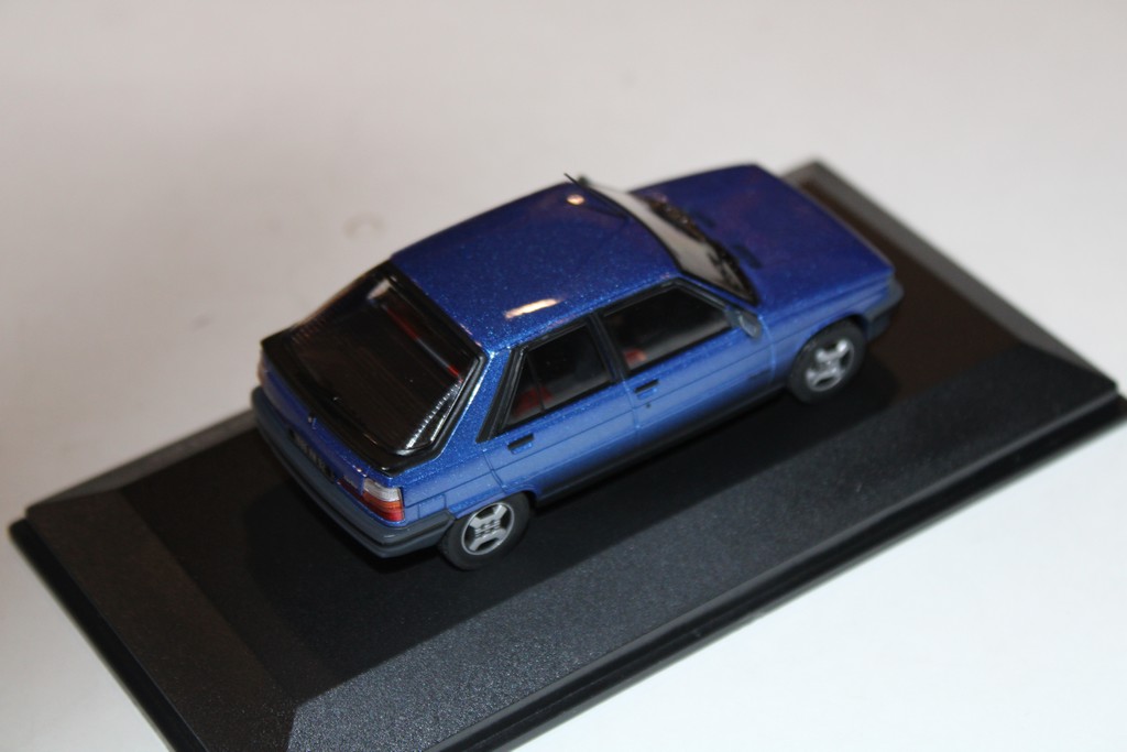 RENAULT 11 TURBO 5 PORTES 1986 BLEU ODEON 1/43°