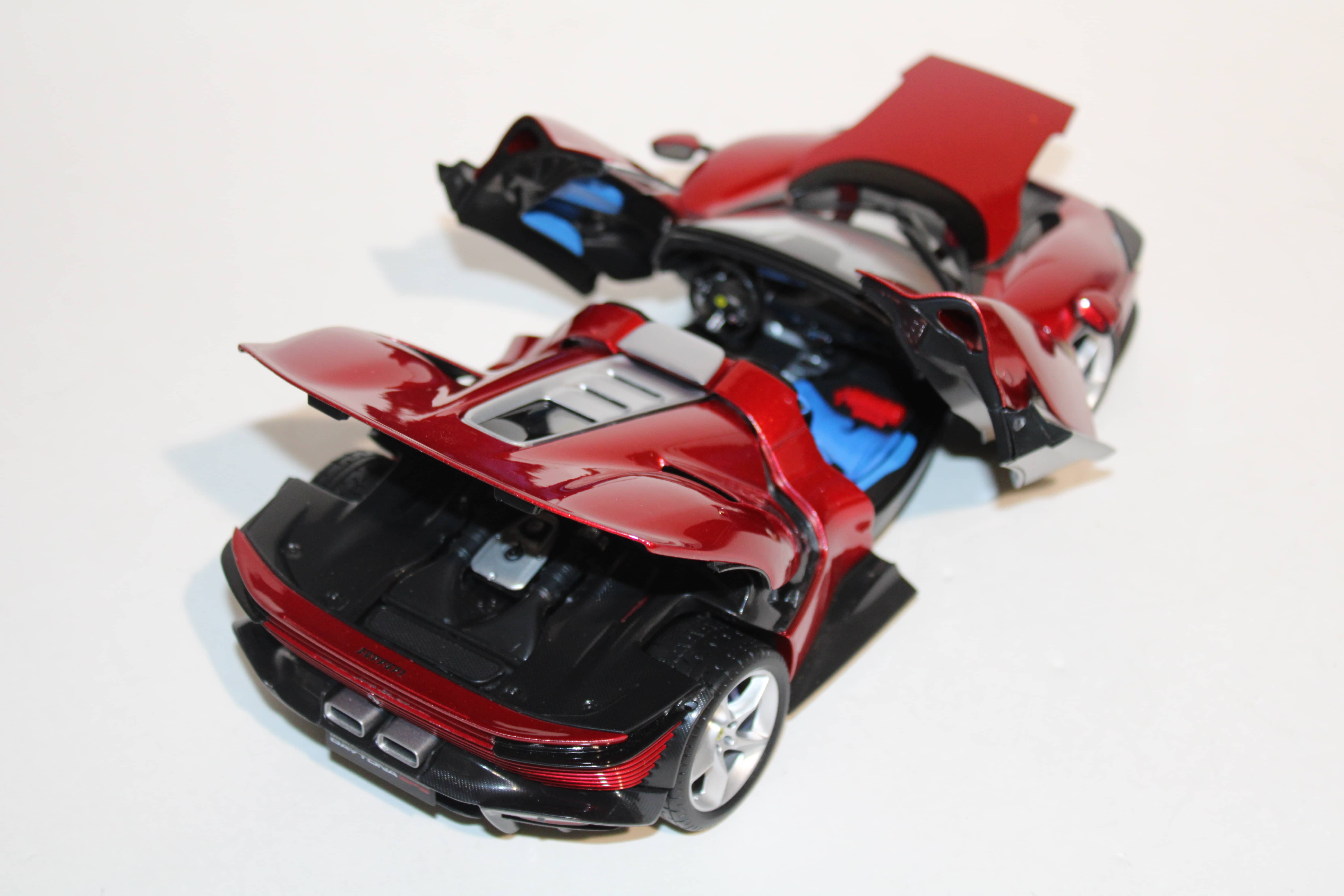 FERRARI DAYTONA SP3 ROUGE METAL BURAGO 1/18°