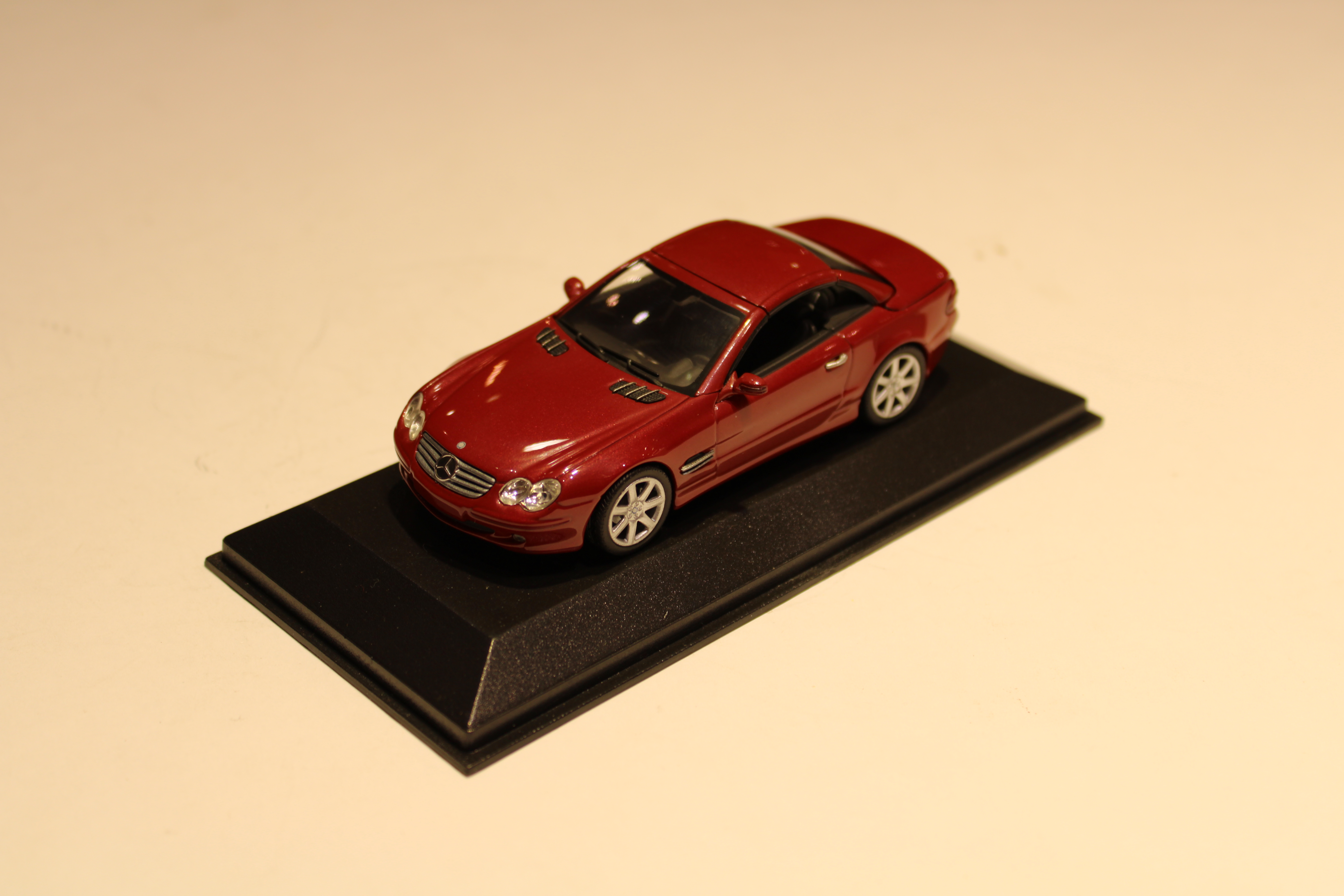 MERCEDES-BENZ SL-KLASSE ROUGE 2001 MINICHAMPS 1/43°