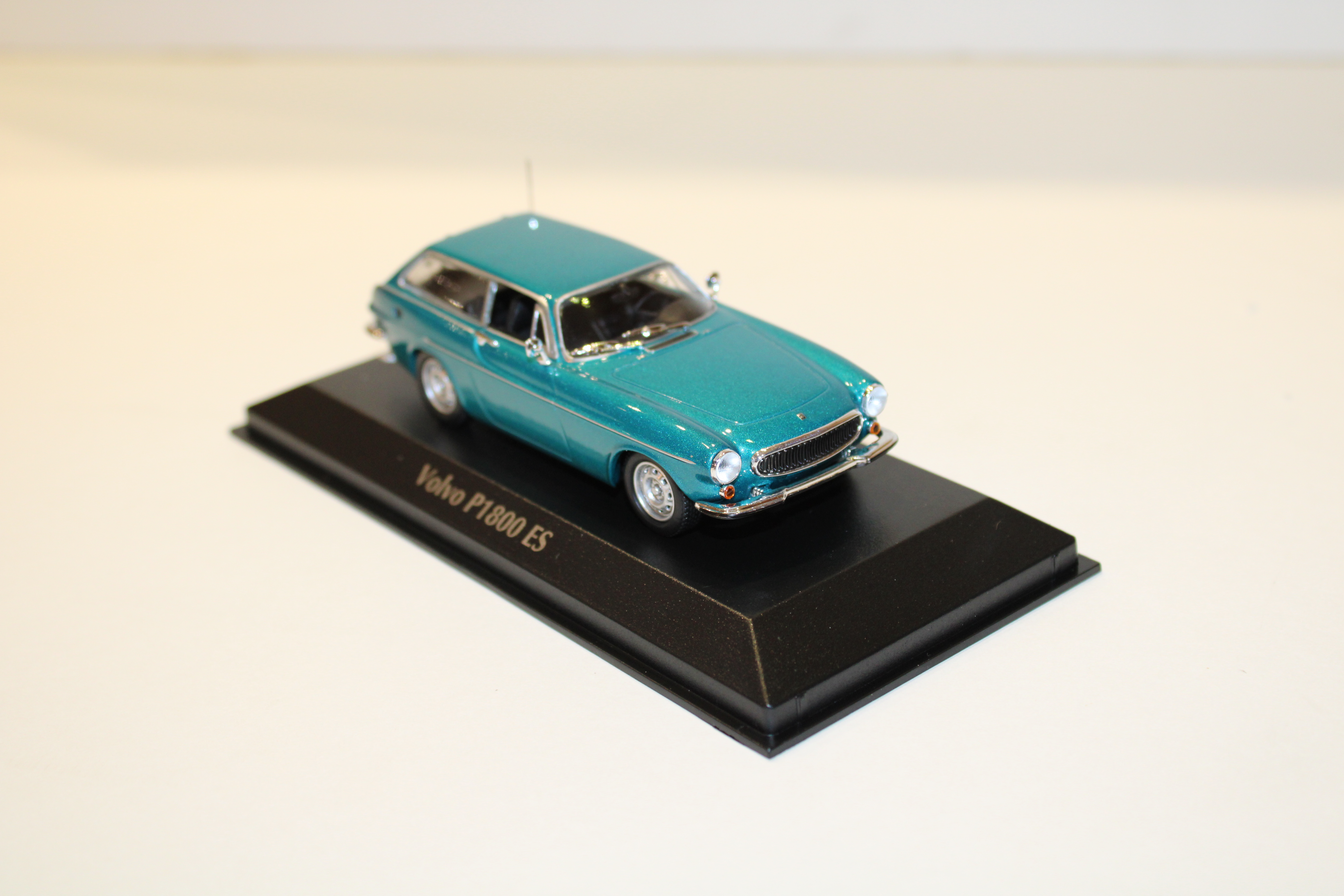 VOLVO P1800 ES 1971 TURQUOISE MET MAXICHAMPS 1/43°