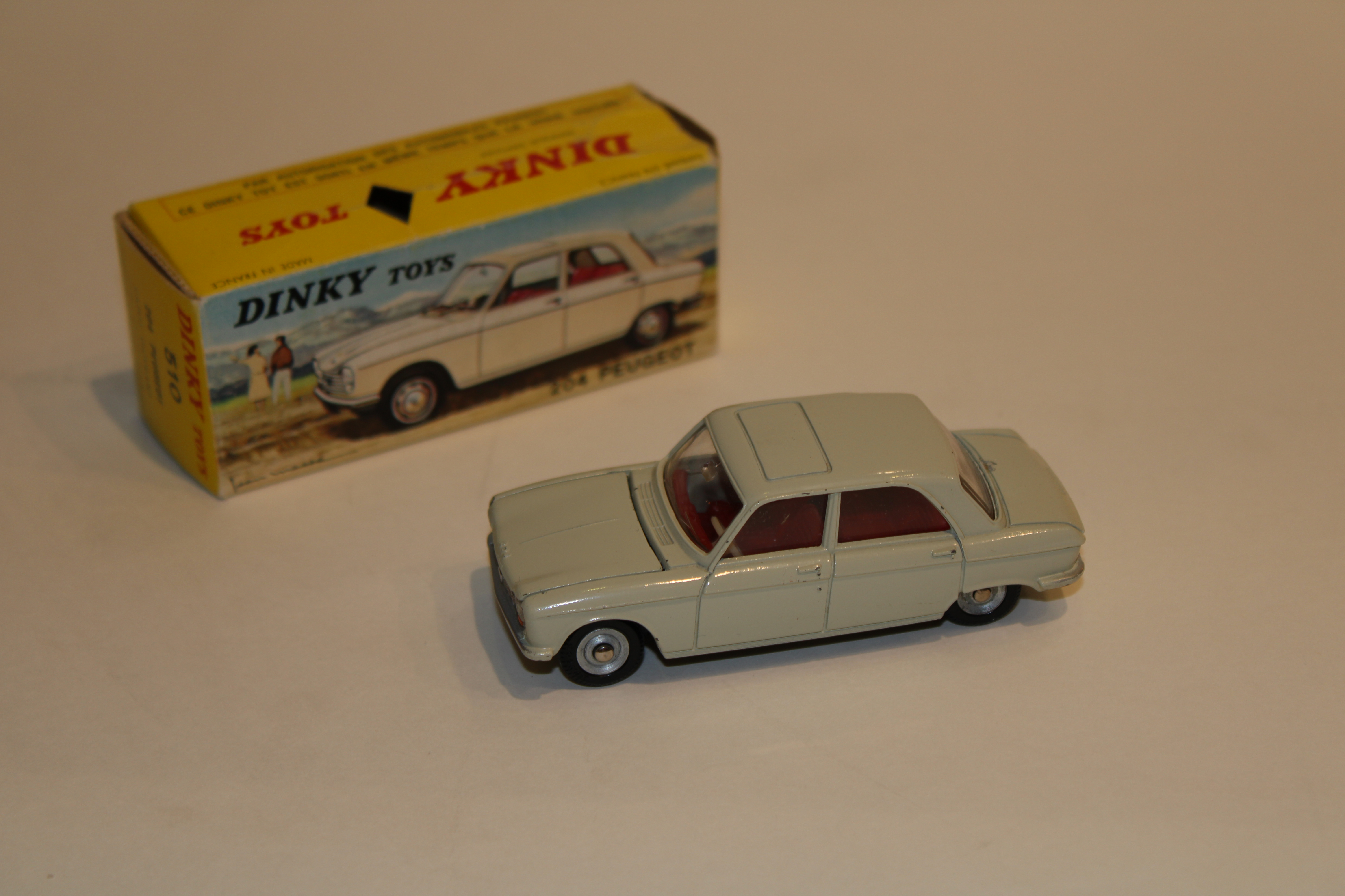 PEUGEOT 204 BLANC DINKY TOYS 1/43°