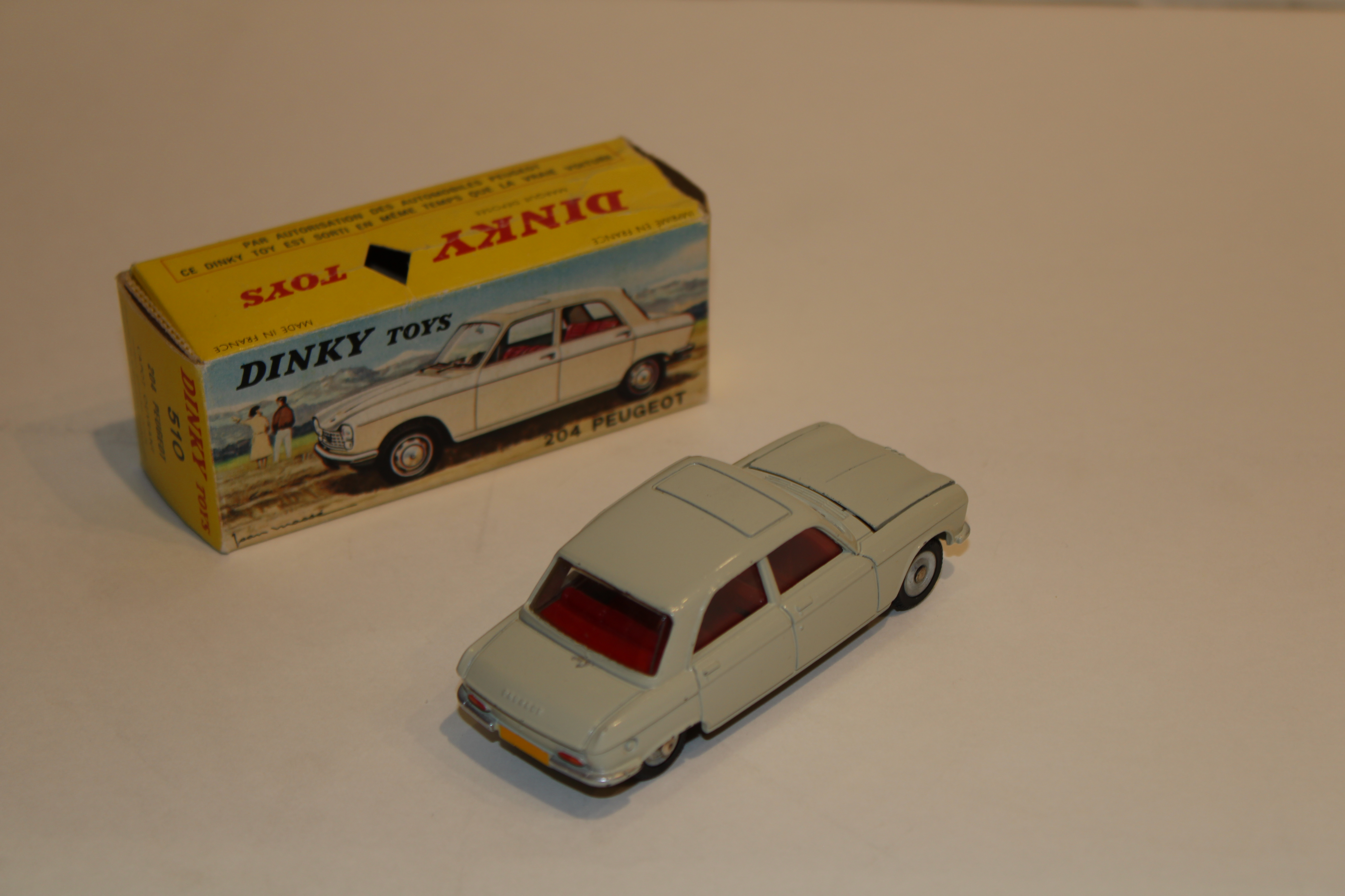 PEUGEOT 204 BLANC DINKY TOYS 1/43°