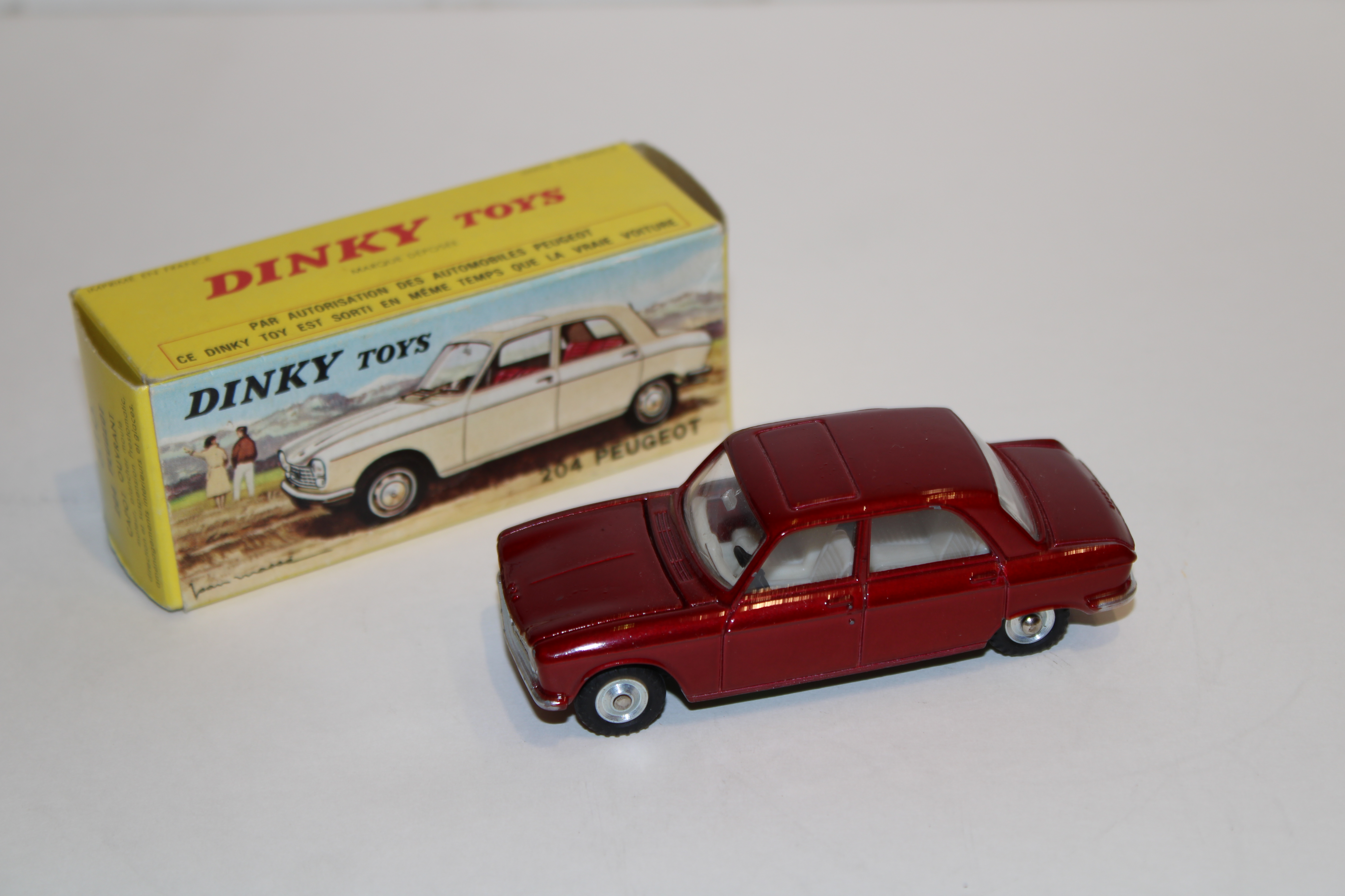 PEUGEOT 204 ROUGE DINKY TOYS 1/43°