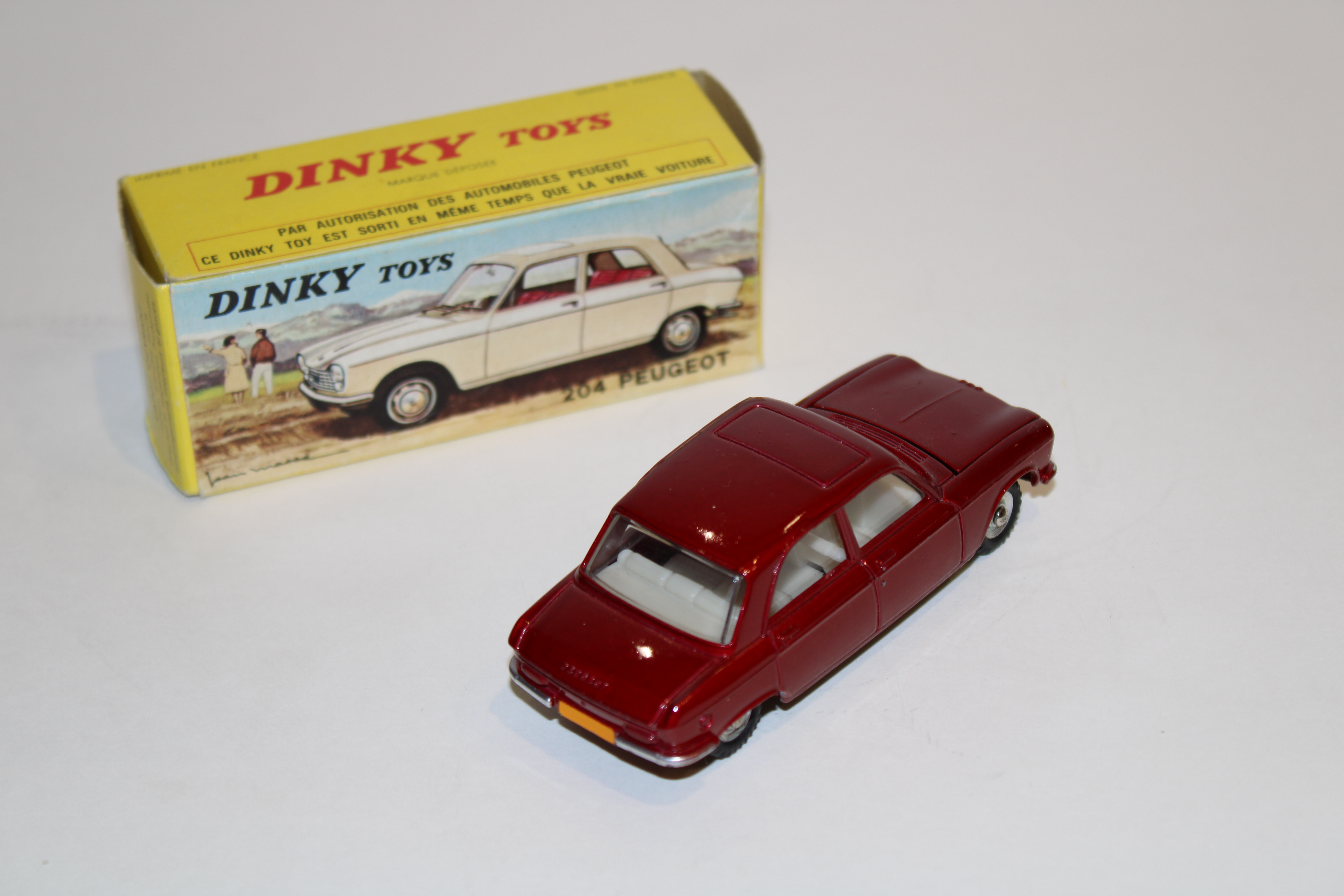 PEUGEOT 204 ROUGE DINKY TOYS 1/43°