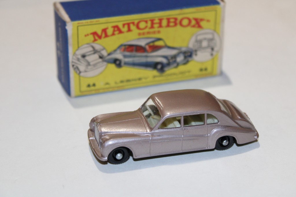 ROLLS ROYCE PHANTOM V MARRON MATCHBOX 1 64