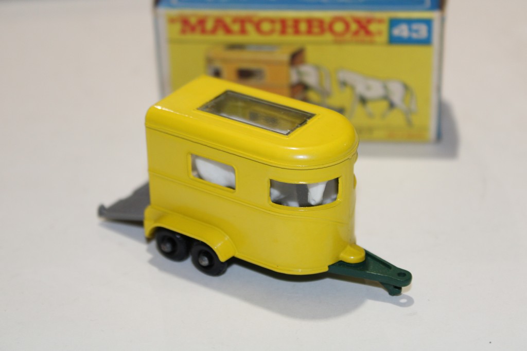 REMORQUE POUR CHEVAUX MATCHBOX 1/64°