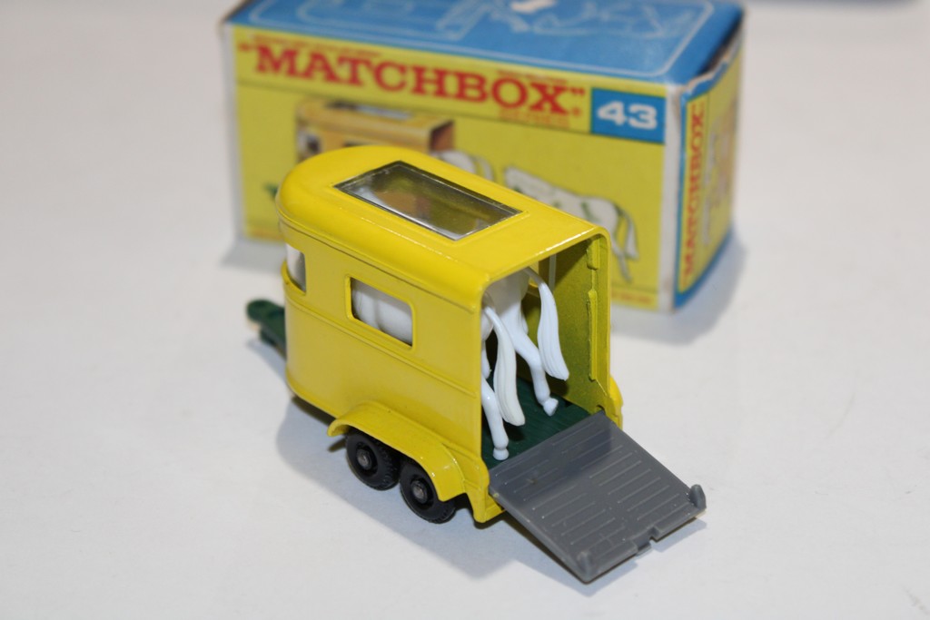 REMORQUE POUR CHEVAUX MATCHBOX 1/64°