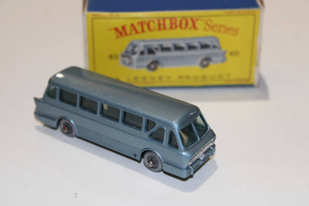 LEYLAND ROYAL TIGER COACH GRIS MATCHBOX 1/64°