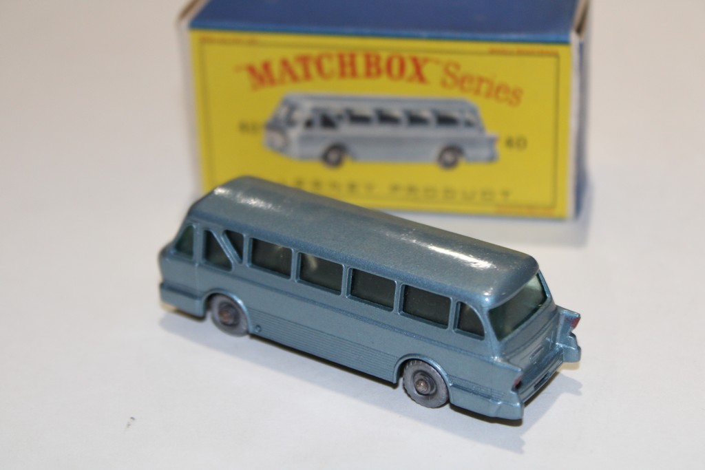 LEYLAND ROYAL TIGER COACH GRIS MATCHBOX 1/64°