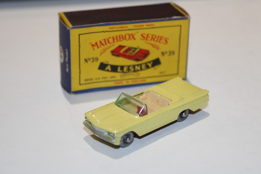 PONTIAC CONVERTIBLE JAUNE MATCHBOX 1/64°