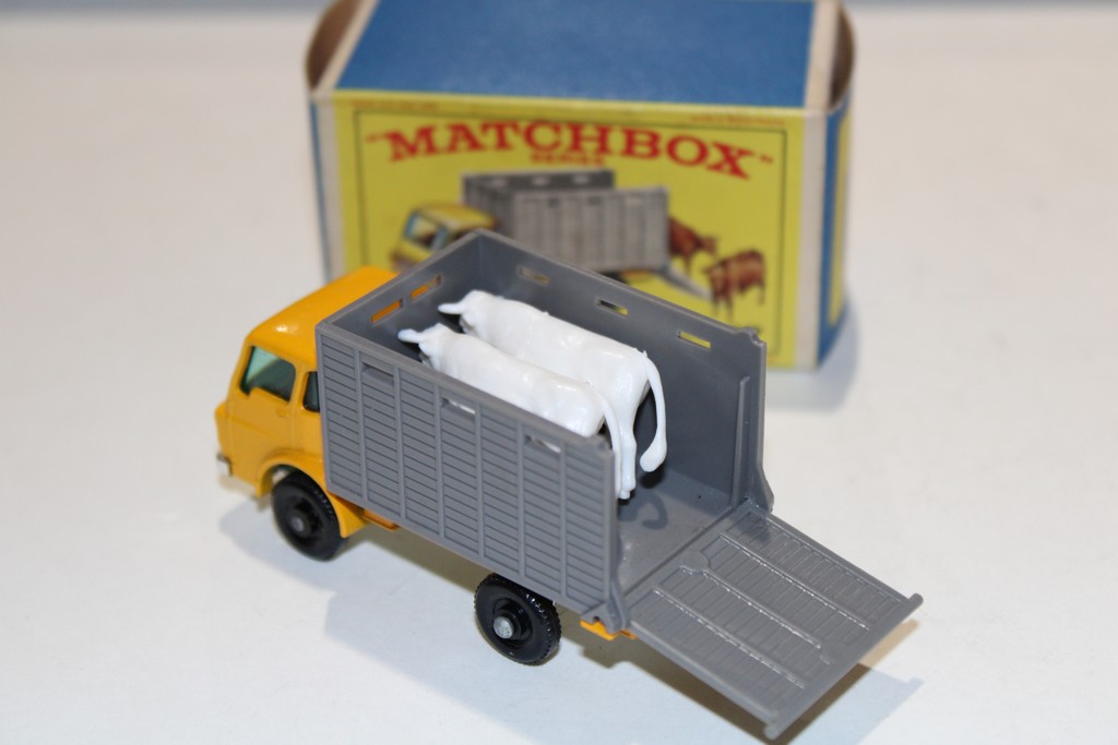 DODGE CATTLE TRUCK MATCHBOX 1 64