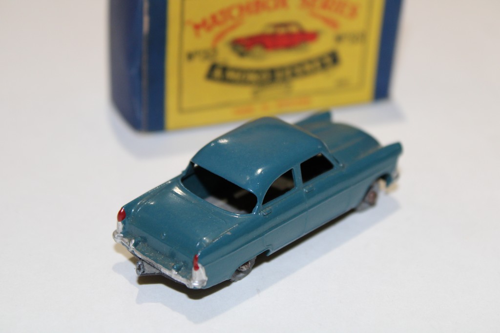 FORD ZODIAC BLEU MARINE MATCHBOX 1/64°