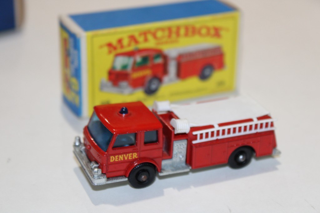 FIRE PUMPER TRUCK MATCHBOX 1 64
