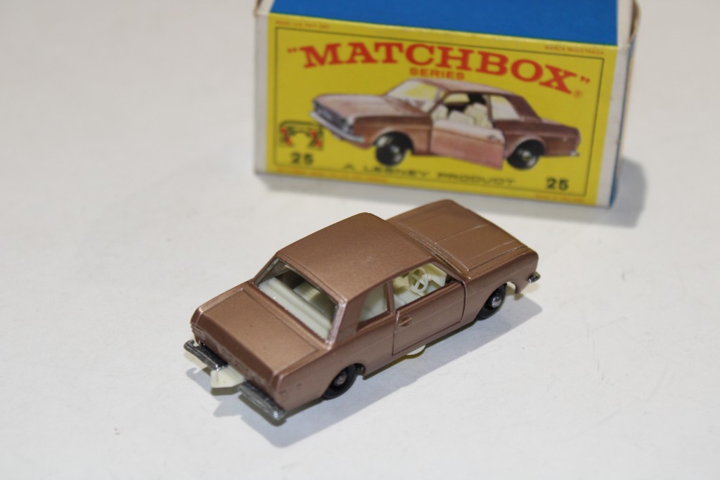FORD CORTINA MARRON MATCHBOX 1/64°