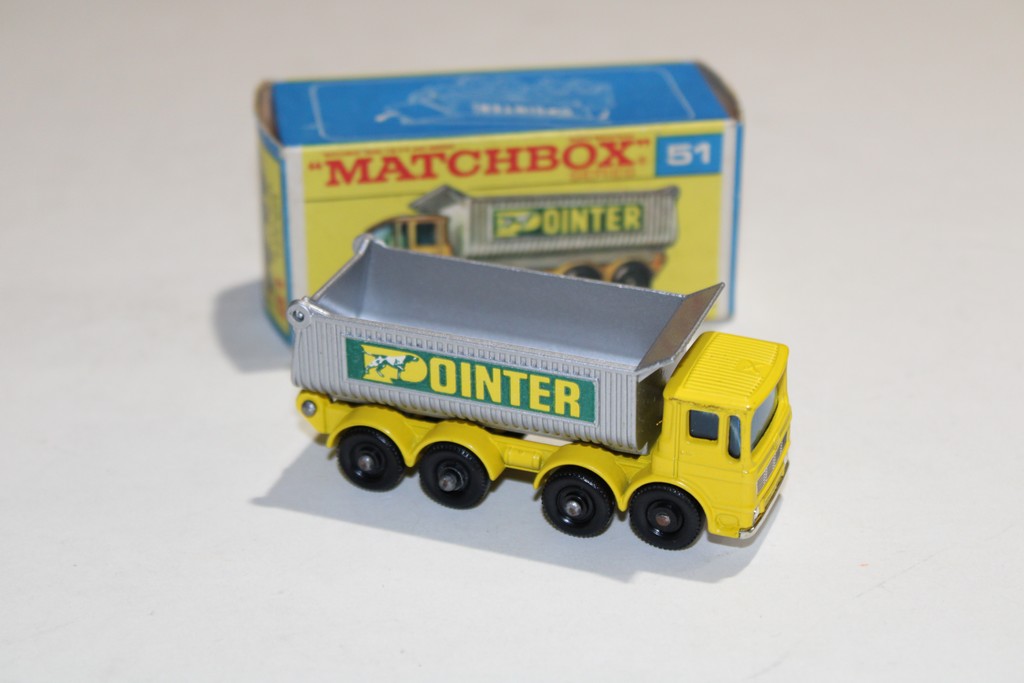 8 WHEEL TIPPER - MATCHBOX 1/64