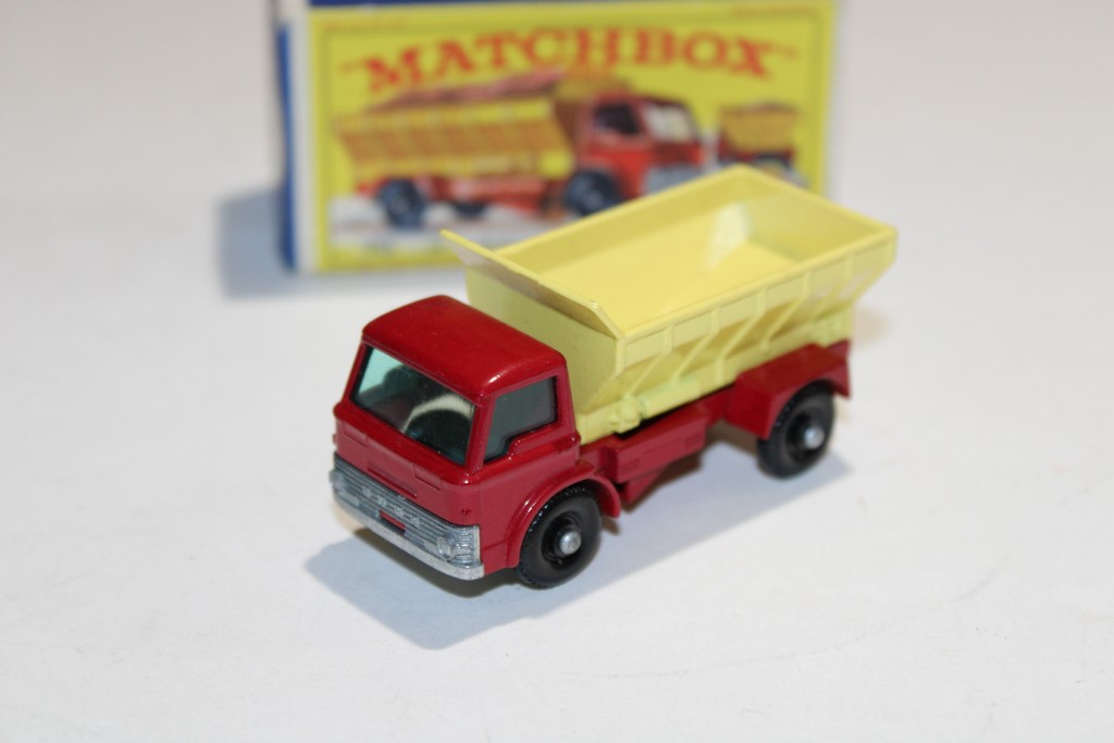 Matchbox grit store spreading truck