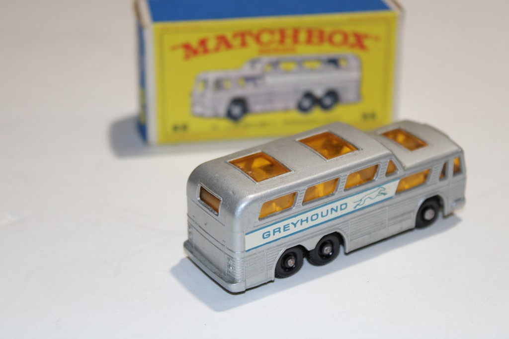 GREYHOUND BUS SERIES N°66 COACH - MATCHBOX 1/64
