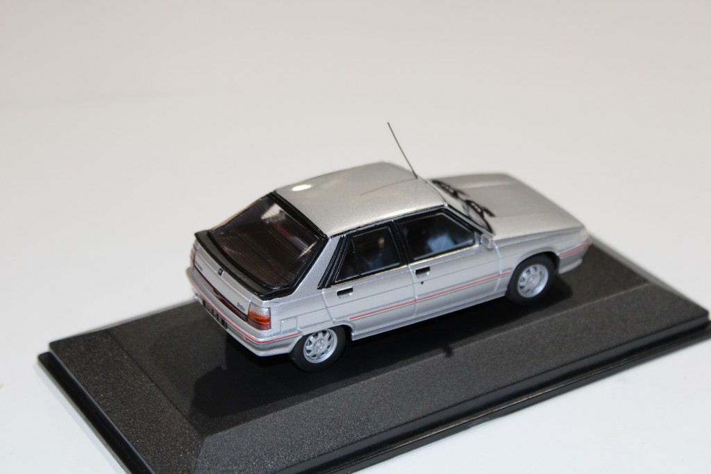RENAULT 11 TURBO 5 PORTES 1988 GREY - ODEON 1/43