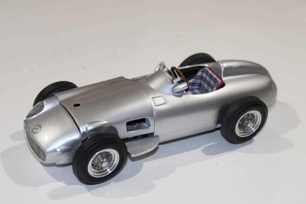 MODELE DE SECONDE MAIN, VENDU AVEC SA BOITE D'ORIGINE EN PARFAIT ETAT