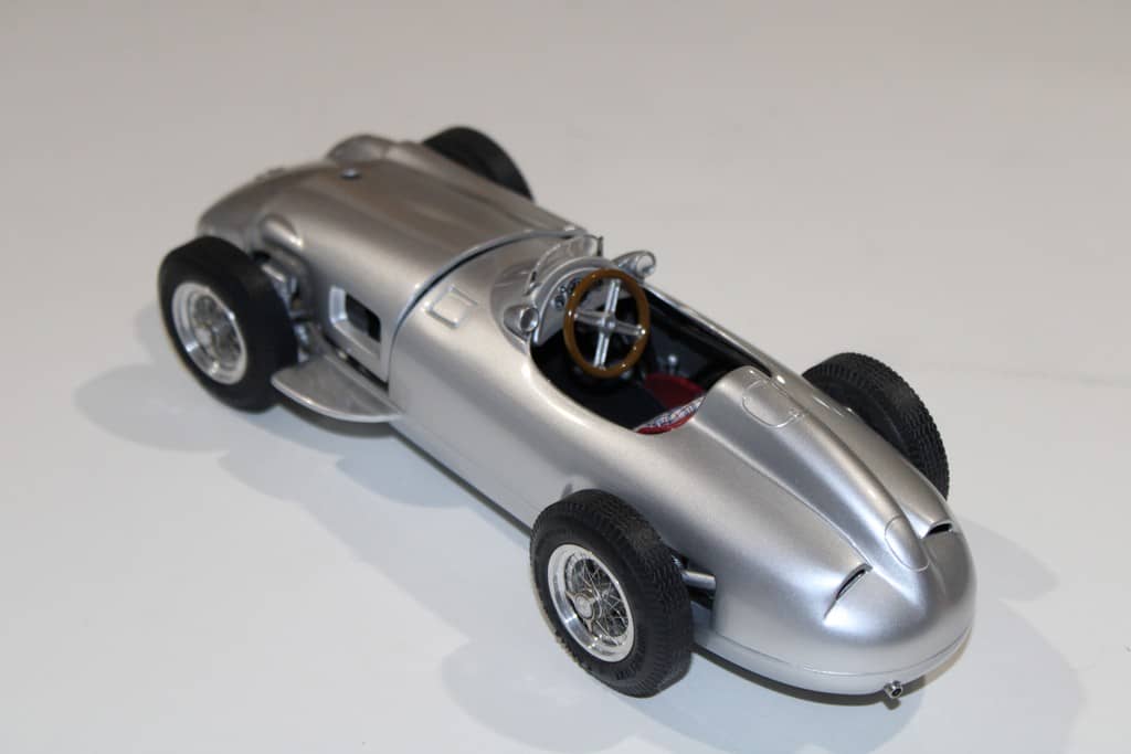 MODELE DE SECONDE MAIN, VENDU AVEC SA BOITE D'ORIGINE EN PARFAIT ETAT