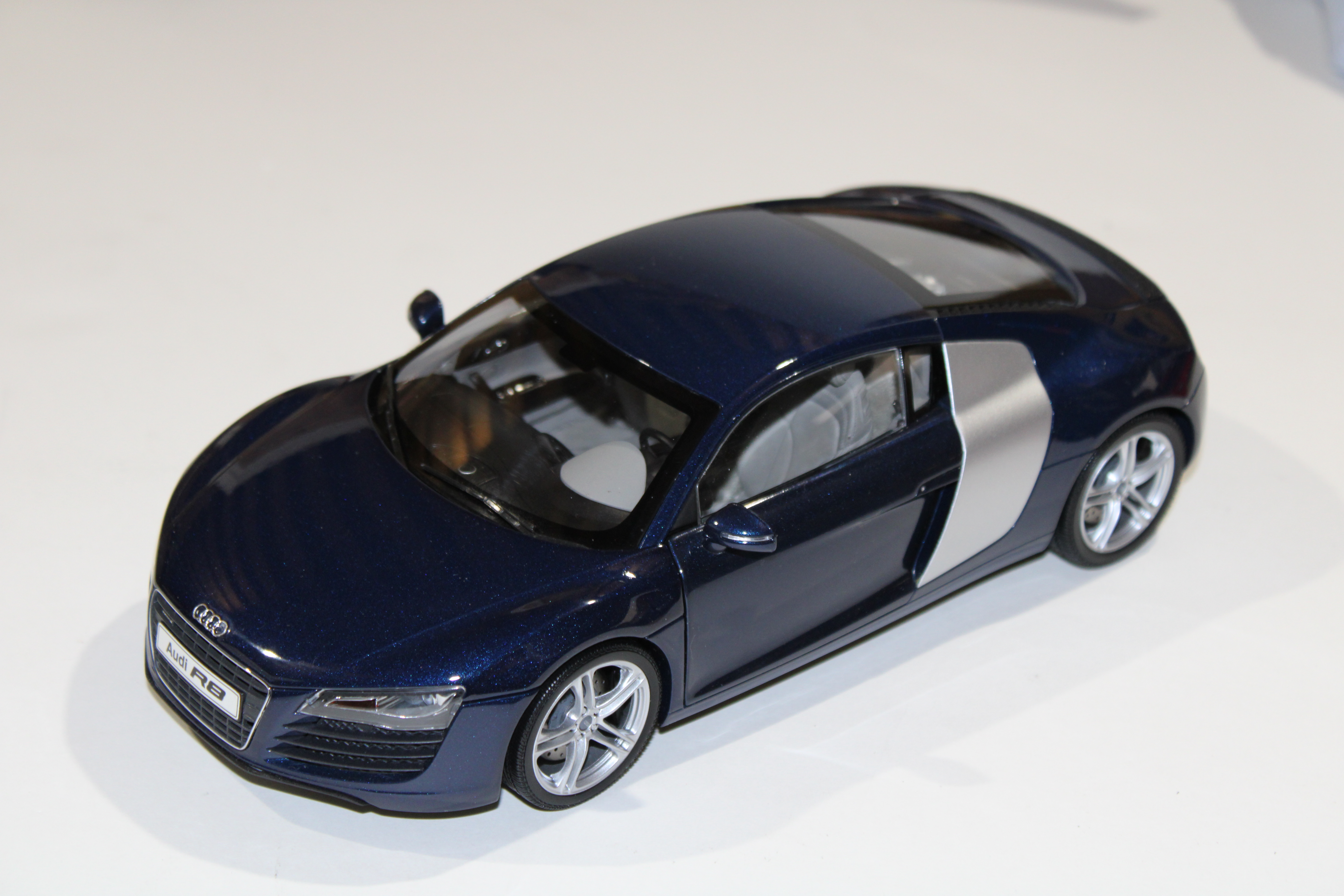 AUDI R8 BLEU KYOSHO 1/18°