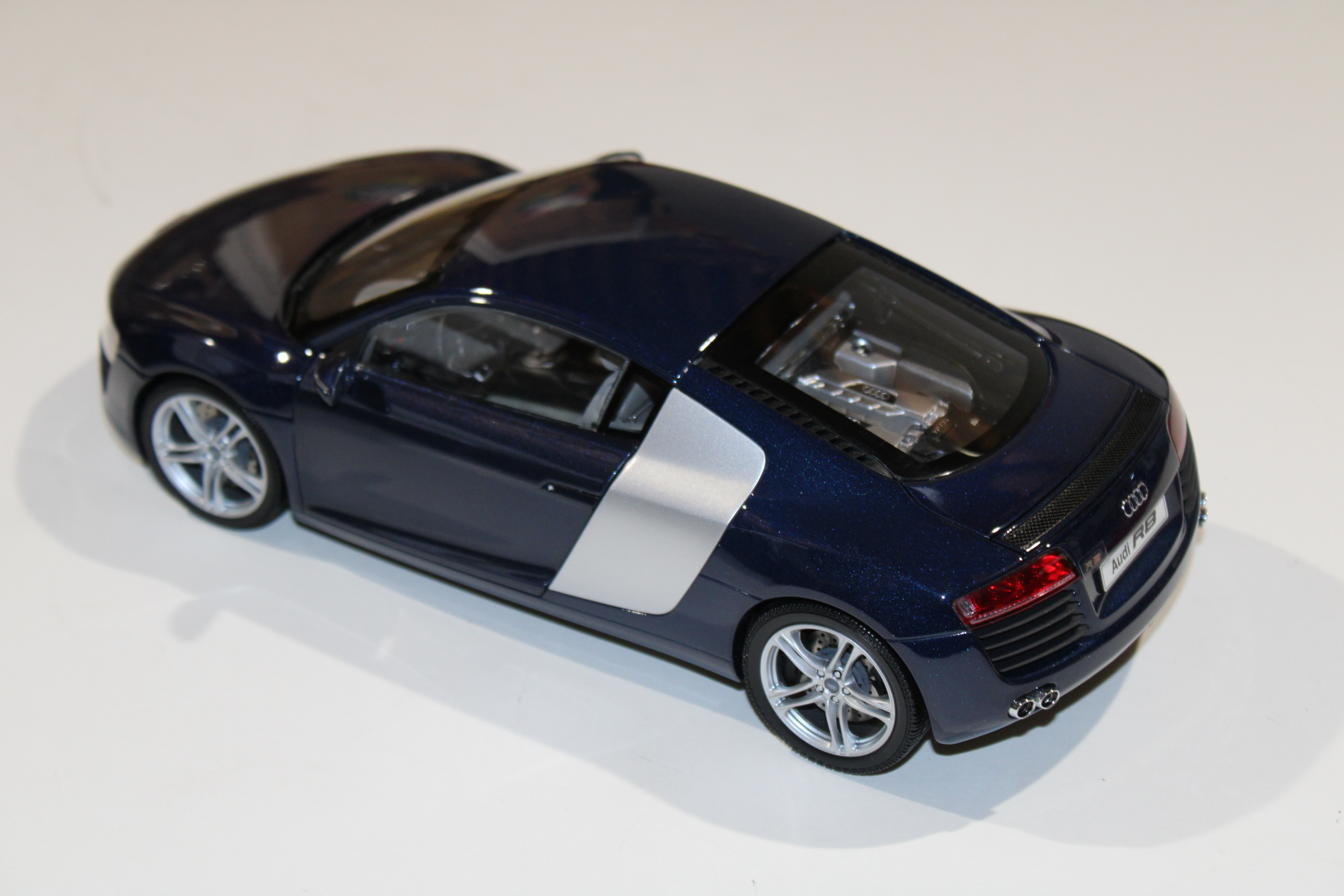 AUDI R8 BLEU KYOSHO 1/18°