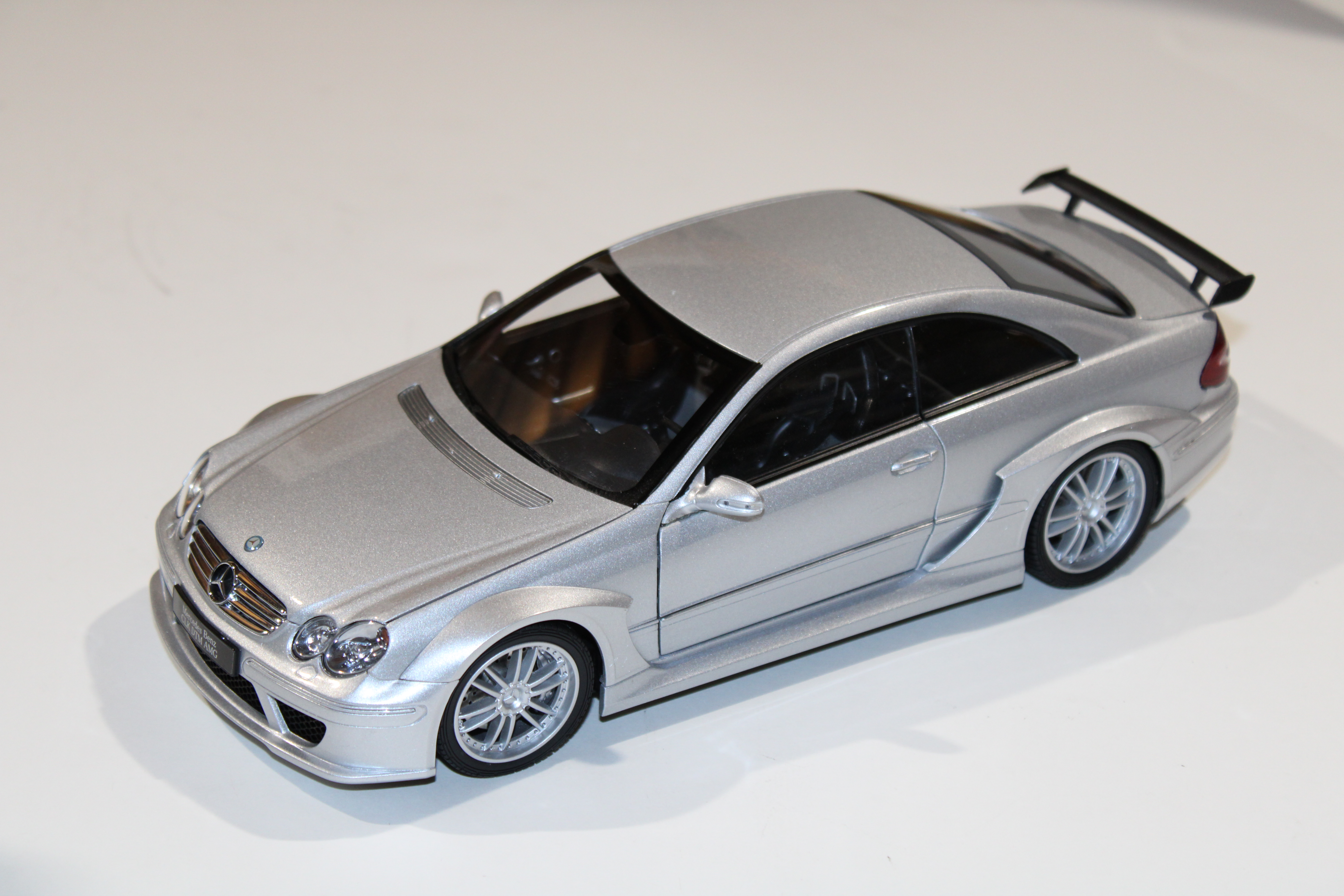 MERCEDES BENZ CLK DTM AMG COUPE GRISE KYOSHO 1/18°