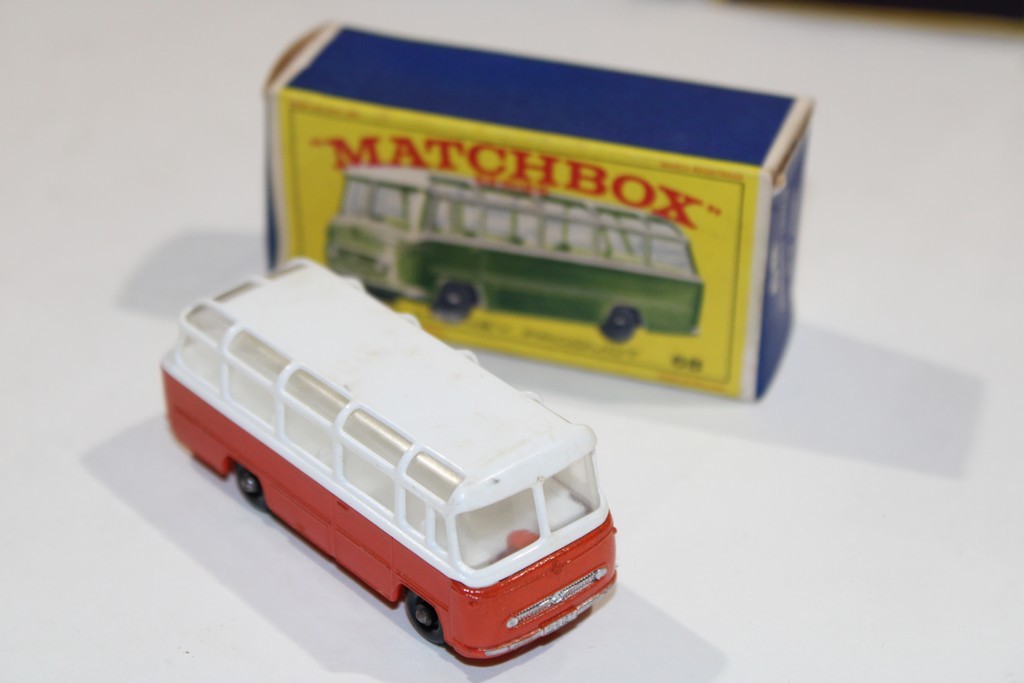 MERCEDES COACH - MATCHBOX 1/64